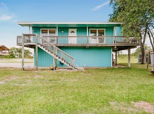 88 Bay St, Port O Connor, TX 77982