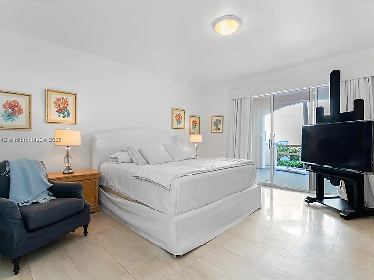 19112 Fisher Island Dr #19112 — Photo 11