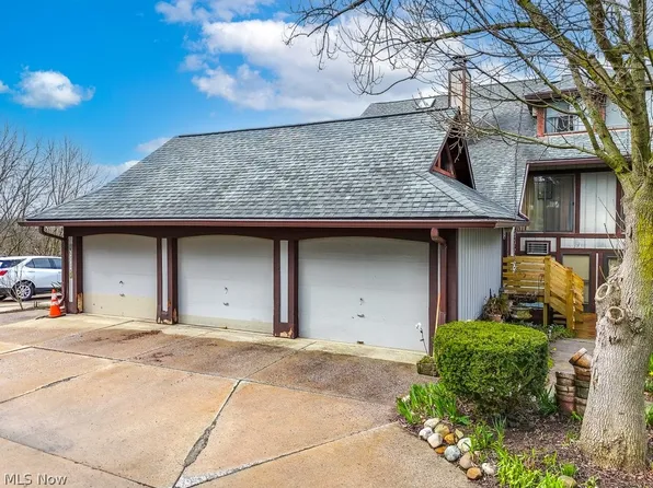 1535 Treetop Trl #83, Akron, OH 44313