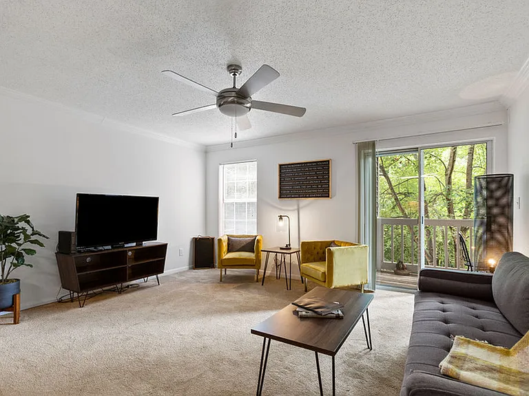 Spacious Living Room-Sherwood Deluxe