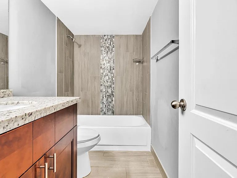 109 Lake Emerald Dr #108 — Photo 20
