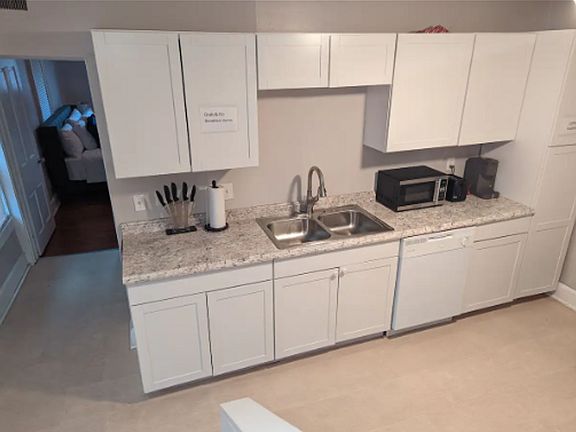 4th image of 434 Elizabeth St #3