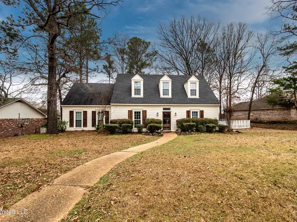 710 Country Place Dr, Pearl, MS 39208