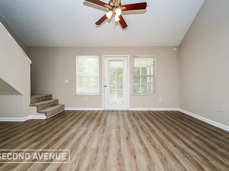 2370 Iron Horse Dr — Photo 3