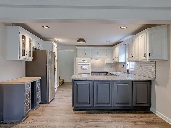 4th image of 113 Topping Ave