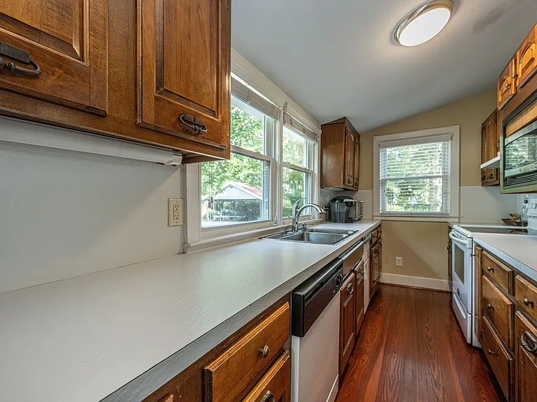 685 Folly Rd — Photo 5