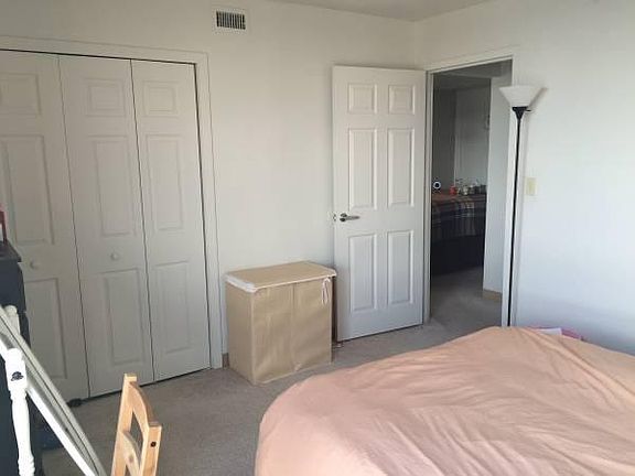 4th image of 812 Memorial Dr APT 0409