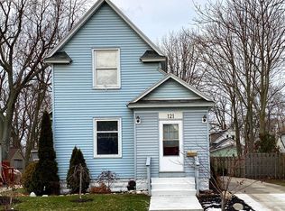 121 W 19th St, Holland, MI 49423