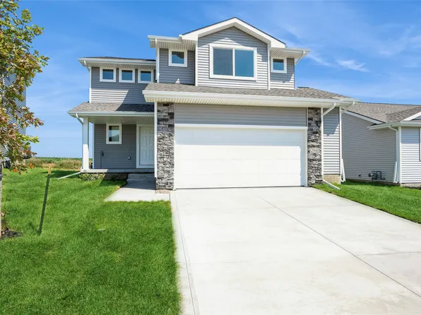 2948 Primrose Ln, Pella, IA 50219