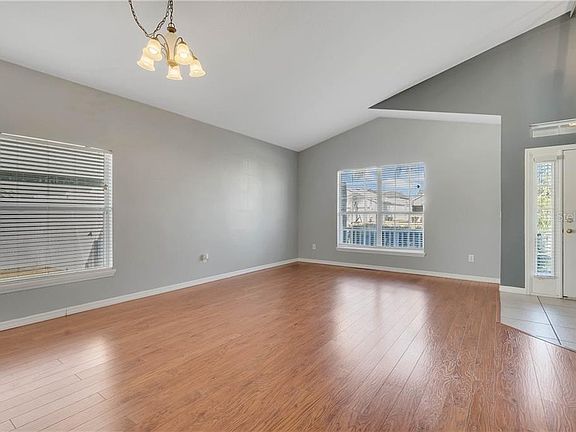 2nd image of 223 Clydesdale Cir