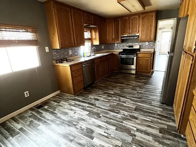 645 Churchill St — Photo 10