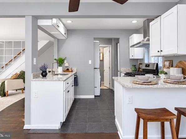 10634 Maple St, Fairfax, VA 22030