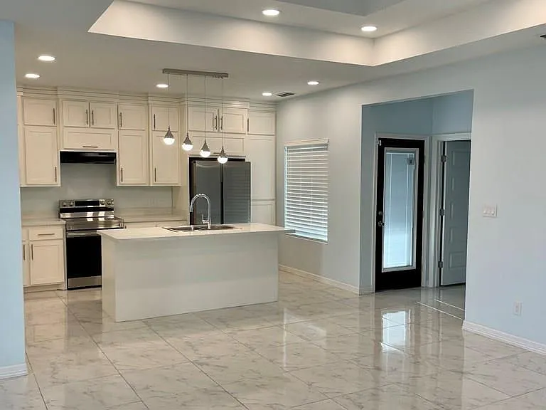 2904 Zeb Dr — Photo 3