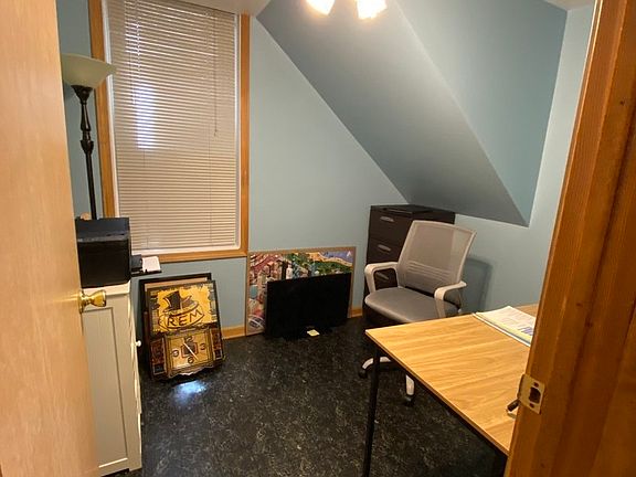 5th image of 878 N Hermitage Ave #1