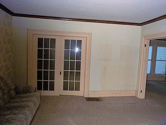 3rd image of 222 E Chapin St