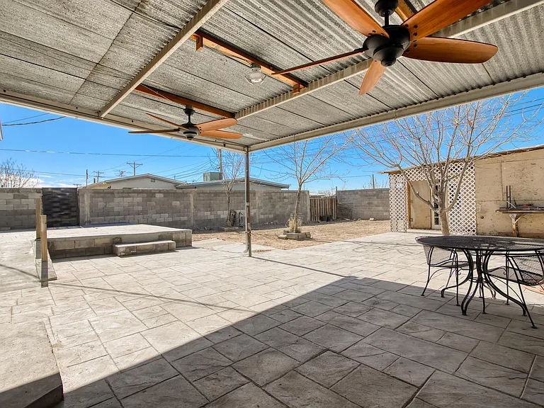 8613 Kingsway Dr — Photo 2