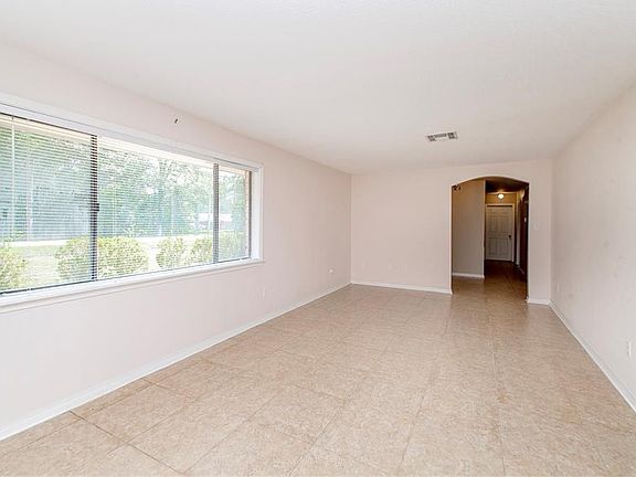 5th image of 1018 Esterbrook Rd