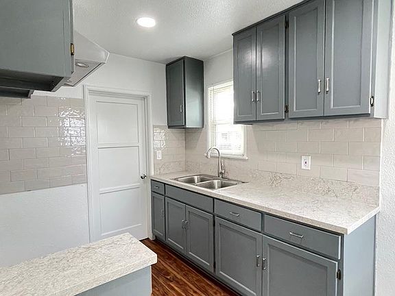 5th image of 9831 Maple St #1/2