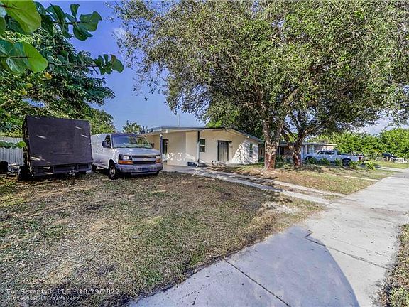 3rd image of 1321 NE 40th Ct