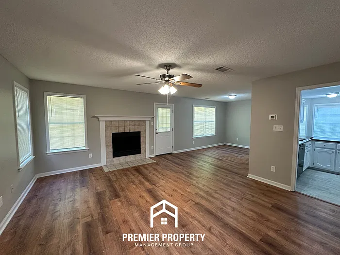 993 Nolan Ln — Photo 4