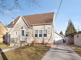 733 S 27th St, Manitowoc, WI 54220