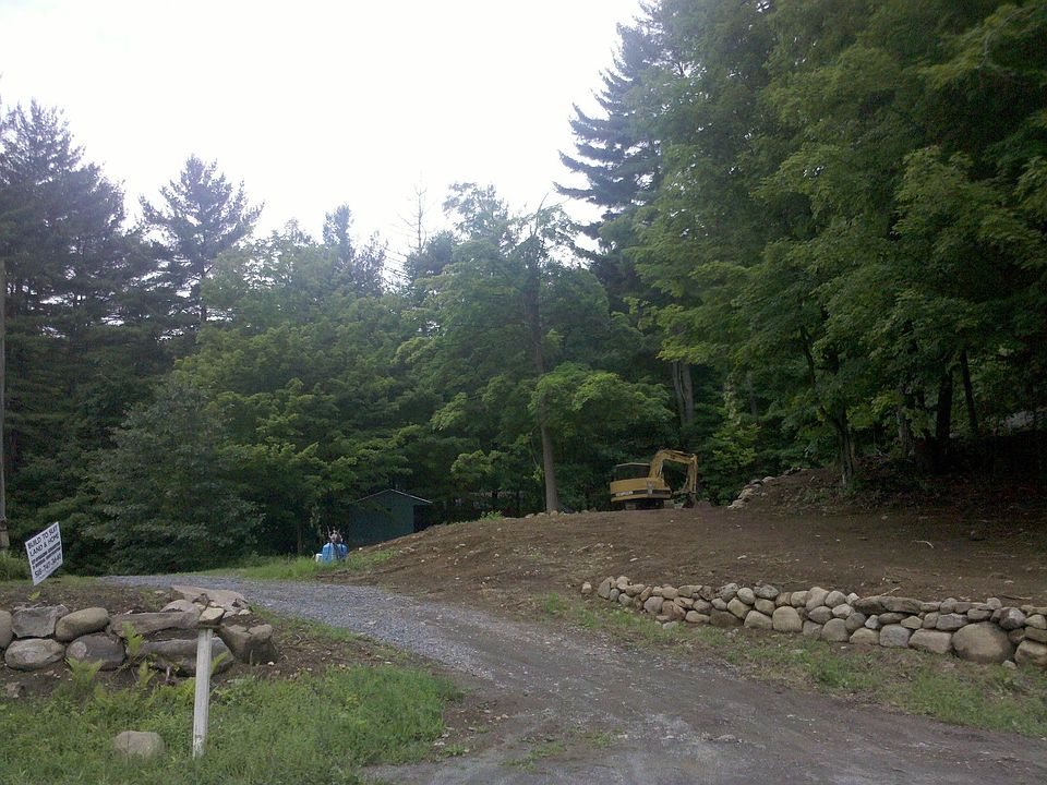 2nd image of 205 Hadlock Pond Rd