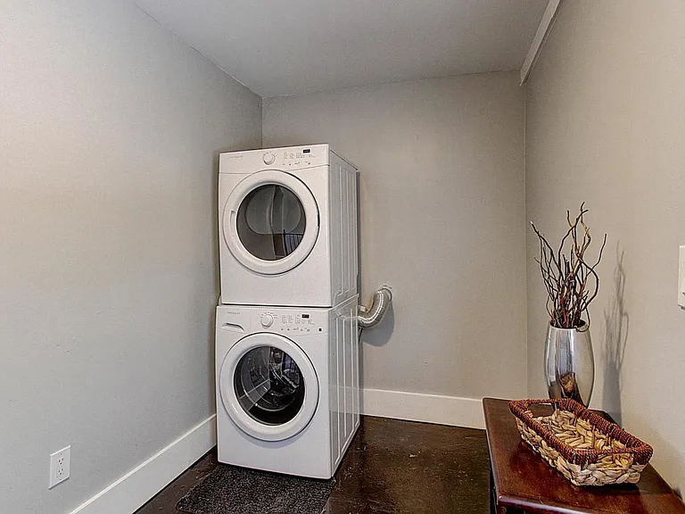 504 W 8the Ave — Photo 16