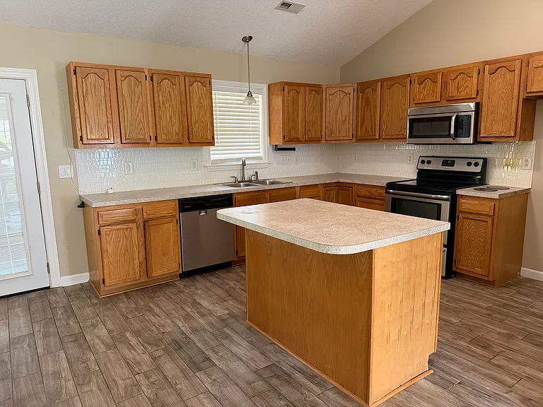 230 Sedge Meadow Dr — Photo 4