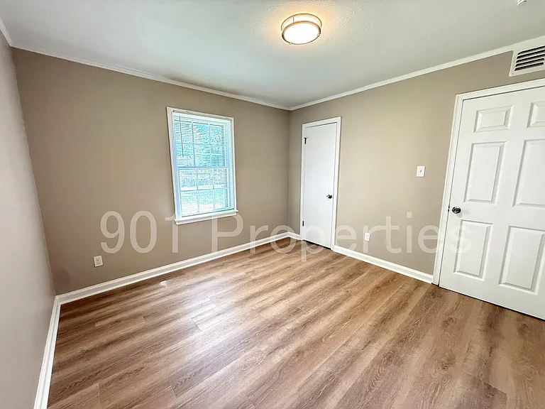 814 Colonial Rd — Photo 19