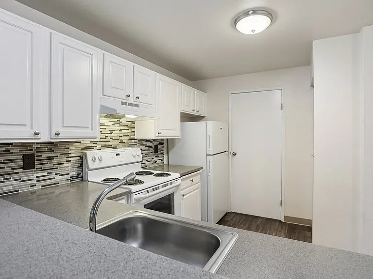 Poplar Lane Apartments — Photo 58