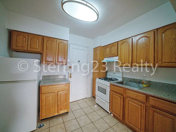 3rd image of 3123 47th St APT 2D