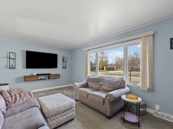 5th image of 2113 Sumac Dr