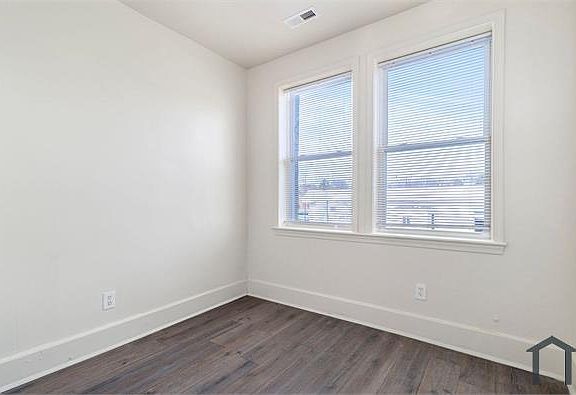 2nd image of 1150 17th St NE APT 2