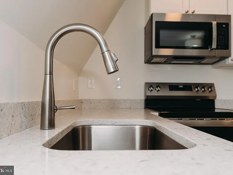 380 Broadview Ave #2 — Photo 9