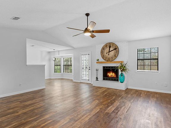 5th image of 712 Lupine Ln