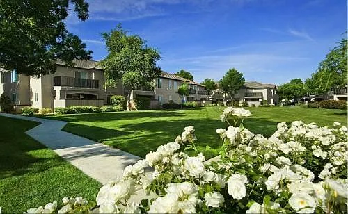 1325 E Foxhill Dr — Photo 7