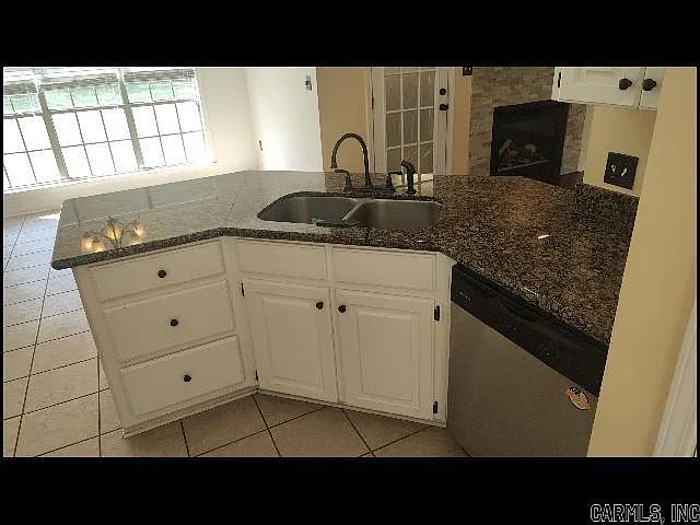 3 bed, 2.0 bath, 1794 sqft, $1,700 — Photo 3