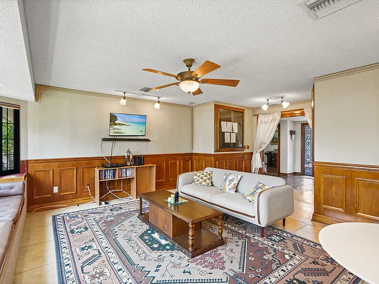 10307 Donna Ave — Photo 15