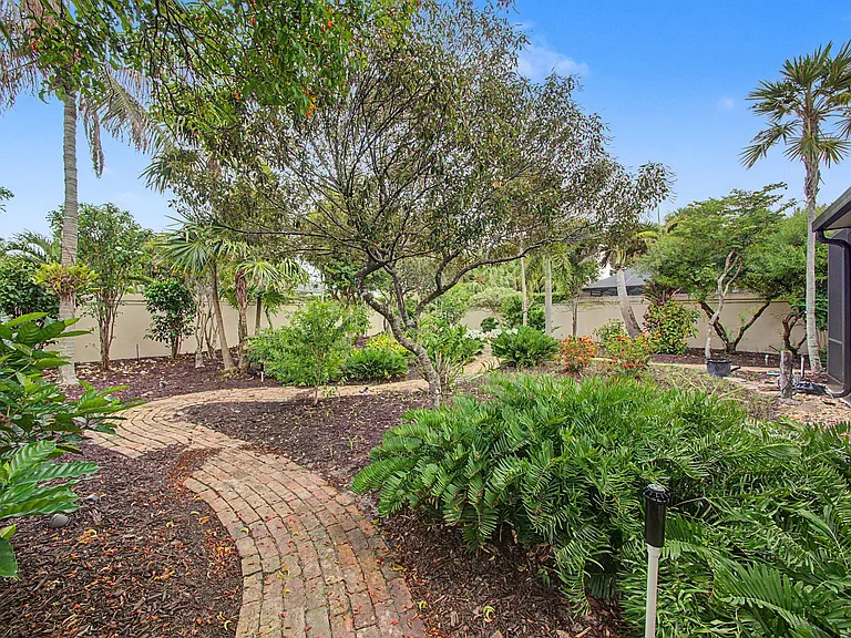 303 Leeward Dr — Photo 33
