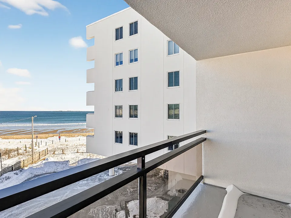 1 Cleaves St #304