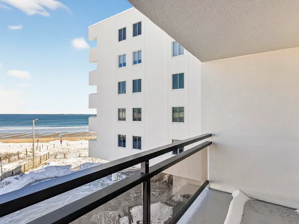 1 Cleaves St APT 304, Old Orchard Beach, ME 04064