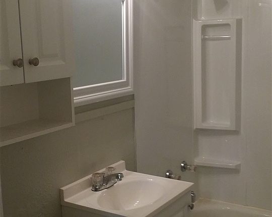 5th image of 1611 & 1613 Hickory St