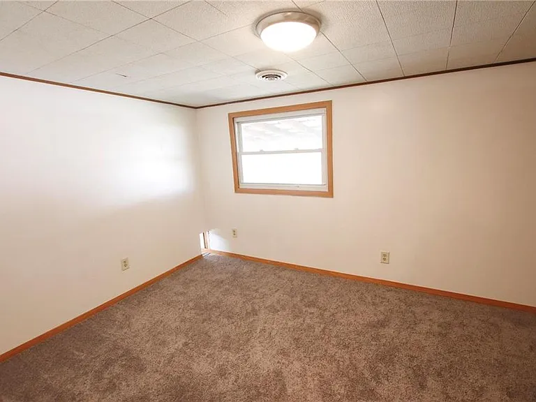 205 Debbie Ln — Photo 6