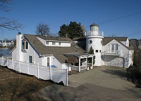 4th image of 1385 Rossdale Dr