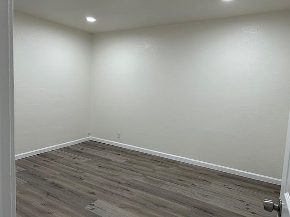 5th image of 410 Jefferson St