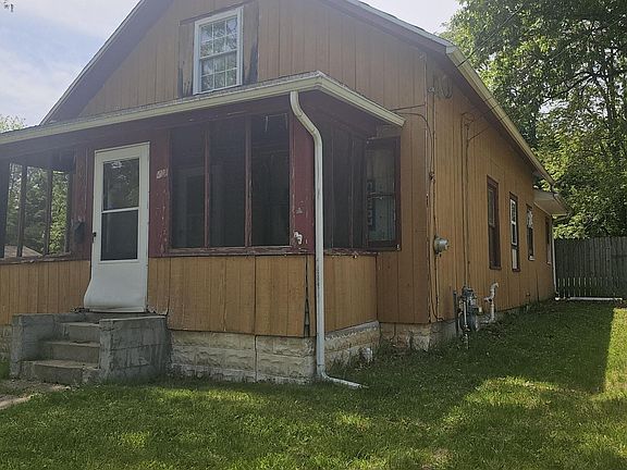 3rd image of 907 N Albion St