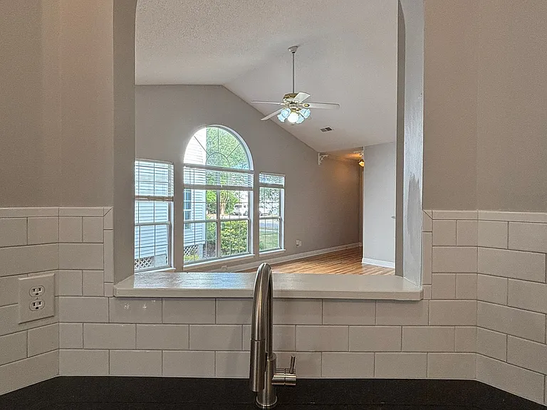 1715 Crystal Lake Dr — Photo 18