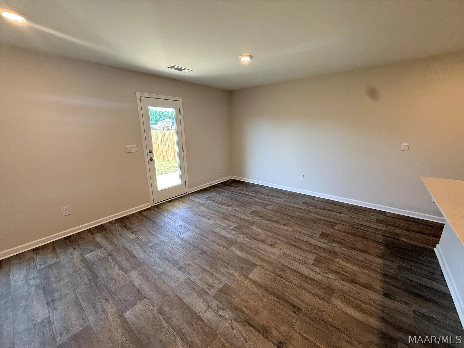 4 bed, 2.0 bath, 1497 sqft, $2,100 — Photo 2