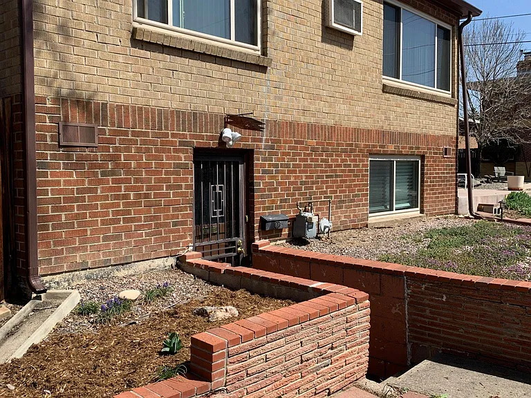 2526 N Oak St — Photo 5