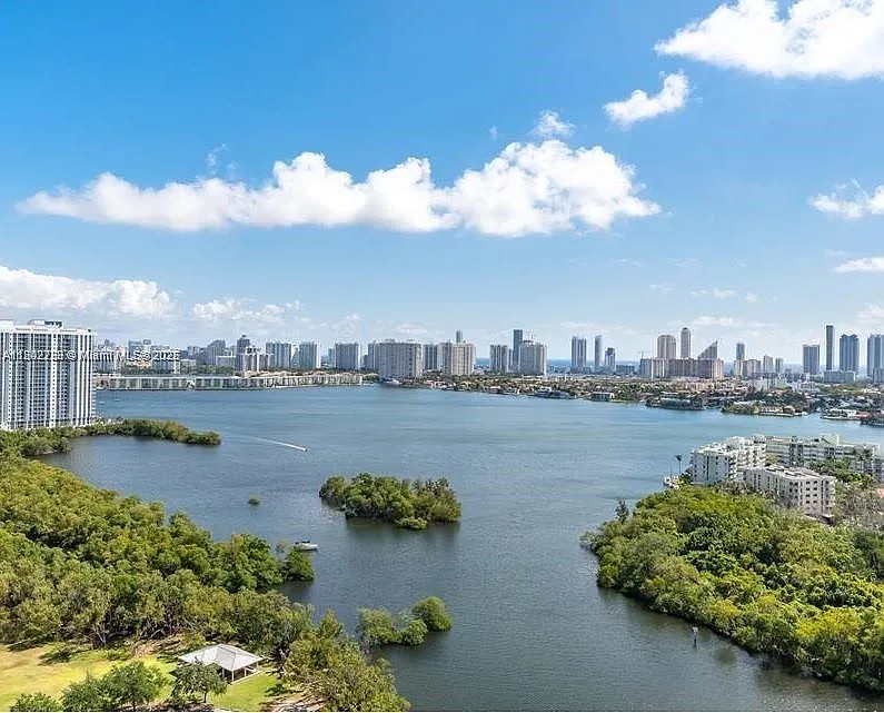 Building Photo - 16385 Biscayne Blvd #2103